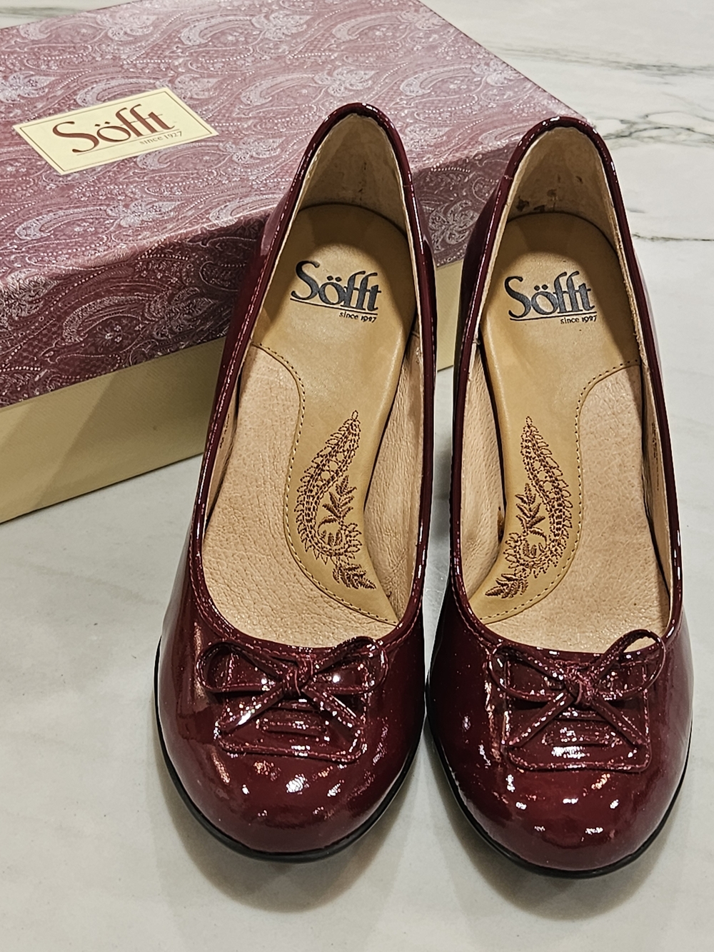 Söfft Burgundy Patent Leather Bow Pumps Heels Round Toe Comfort